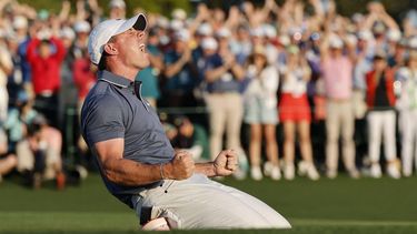 epa12030806 Rory McIlroy of Northern Ireland reacts after putting in a playoff round against Justin Rose of England to win the 2025 Masters Tournament at the Augusta National Golf Club in Augusta, Georgia, USA, 13 April 2025.  EPA/ERIK S. LESSER