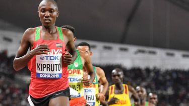 Kenya's Rhonex Kipruto (L) competes in the Men's 10,000m final at the 2019 IAAF Athletics World Championships at the Khalifa International stadium in Doha on October 6, 2019. 
Kirill KUDRYAVTSEV / AFP