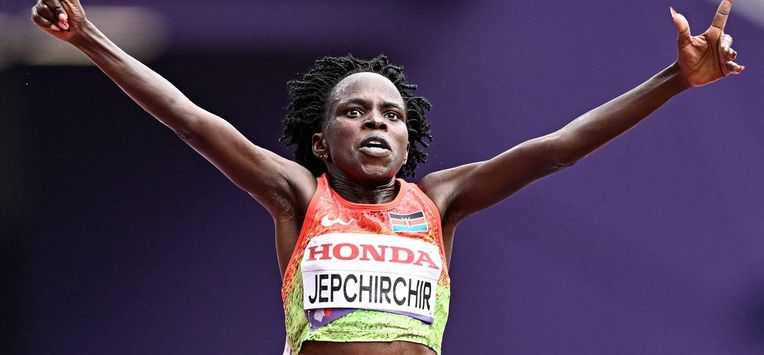 Kenya's athlete Peres Jepchirchir gestures as she crosses the finish line to win the women's marathon final during the World Athletics Championships in Tokyo on September 14, 2025. 
Jewel SAMAD / AFP