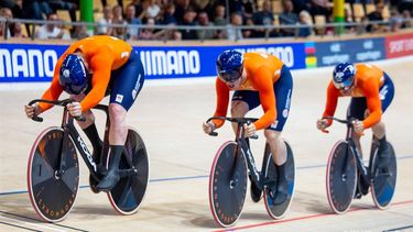 BALLERUP - Roy van den Berg, Harrie Lavreysen en Jeffrey Hoogland tijdens de kwalificatie team sprint op de eerste dag van het WK baanwielrennen in de Ballerup Super Arena. ANP IRIS VAN DEN BROEK