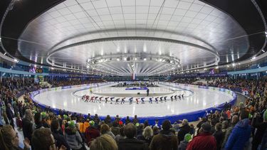 HEERENVEEN - Sfeerbeeld van de massastart in het vernieuwde interieur  tijdens het World Cup Schaatsen in Thialf. ANP VINCENT JANNINK