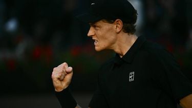 Italy's Jannik Sinner celebrates a point against Norway's Casper Ruud during the men's final of the ATP Rome Open tennis tournament at Foro Italico in Rome on May 17, 2026.  
Filippo MONTEFORTE / AFP