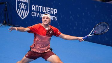 2023-10-18 02:00:00 Switzerland's Dominic Stricker returns the ball during his Men's Singles first round match against Netherlands' Botic van de Zandschulp at the European Open Tennis ATP tournament in Antwerp, on October 18, 2023. 
LAURIE DIEFFEMBACQ / Belga / AFP