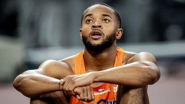 TOKIO - Xavi Mo-Ajok op het onderdeel 200 meter tijdens de WK atletiek in het Japan National Stadium. ANP ROBIN VAN LONKHUIJSEN