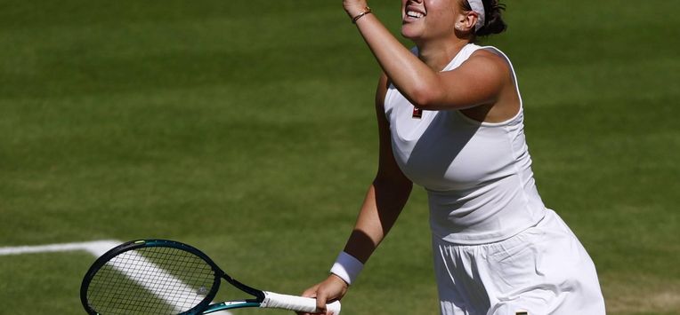 epa12229547 Amanda Anisimova of the USA reacts during the Women's Singles semi-finals match against Aryna Sabalenka of Belarus at the Wimbledon Championships, Wimbledon, Britain, 10 July 2025.  EPA/TOLGA AKMEN  EDITORIAL USE ONLY EDITORIAL USE ONLY
