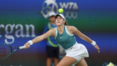 epa11913031 Mirra Andreeva of Russia in action during her semifinal match against Elena Rybakina of Kazakhstan at the Dubai Duty Free Tennis WTA Championships 2025 in Dubai, United Arab Emirates, 21 February 2025.  EPA/ALI HAIDER
