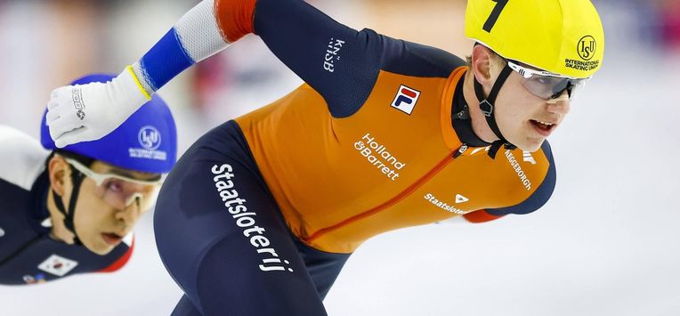 HEERENVEEN - Bart Hoolwerf in actie op de mass start mannen tijdens de zesde en tevens laatste wereldbeker langebaanschaatsen van het seizoen. Het driedaagse evenement vond plaats in Thialf. ANP VINCENT JANNINK