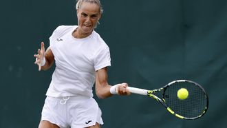 epa12208761 Arantxa Rus of the Netherlands in action during the Women's 1st round match against Caroline Dolehide of the US at the Wimbledon Championships, Wimbledon, Britain, 01 July 2025.  EPA/TOLGA AKMEN  EDITORIAL USE ONLY