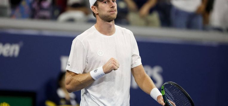 Netherlands' Botic van de Zandschulp celebrates defeating France's Arthur Gea during the men's singles round of 16 tennis match on day nine of the US Open tennis tournament at the USTA Billie Jean King National Tennis Center in New York City on September 7, 2026. 
Leonardo MUNOZ / AFP