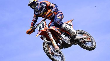 2023-04-10 13:44:35 epa10567510 Jeffrey Herlings of the Netherlands in action during the first MXGP race at the 2023 FIM Motocross World Championship in Frauenfeld, Switzerland, 10 April 2023.  EPA/GIAN EHRENZELLER