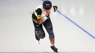2023-11-17 17:24:38 epa10980740 Miho Takagi of Japan in action during the women's 1500 m race at the ISU Speed Skating World Cup in Beijing, China, 17 November, 2023.  EPA/ANDRES MARTINEZ CASARES