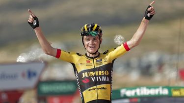 2023-08-31 10:57:01 epa10831157 US rider Sepp Kuss of Jumbo-Visma team wins the sixth stage of the Vuelta a Espana, a 181.3km cycling race from La Vall d'Uixo to Observatorio Astrofisico de Javalambre, Spain, 31 August 2023.  EPA/Manuel Bruque