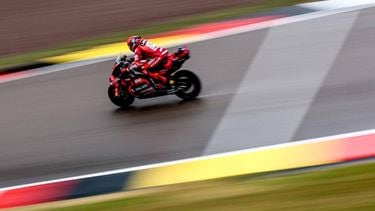 epaselect epa12233657 Ducati Lenovo Team rider Marc Marquez of Spain competes during the Qualifying Nr.2 session for Motorcycling Grand Prix of Germany at the Sachsenring racing circuit in Hohenstein-Ernstthal, Germany, 12 July 2025. The 2025 Motorcycling Grand Prix of Germany takes place on 13 July.  EPA/Filip Singer  EPA/Filip Singer