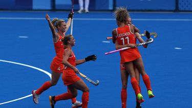 Netherlands's players celebrate their in the women's pool A field hockey match between Belgium and the Netherlands during the Paris 2024 Olympic Games at the Yves-du-Manoir Stadium in Colombes on August 2, 2024. 
Ahmad GHARABLI / AFP