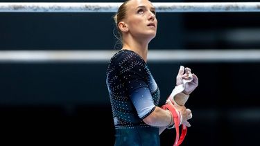 ROTTERDAM - Sanne Wevers tijdens de kwalificatiewedstrijd voor de EK turnen. De Europese kampioenschappen vinden plaats in de Kroatische hoofdstad Zagreb. IRIS VAN DEN BROEK / ANP