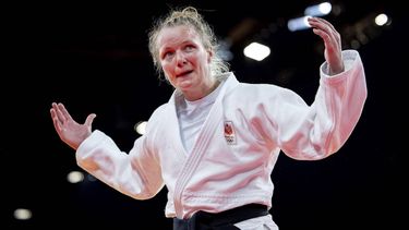 PARIJS - Judoka Sanne van Dijke na afloop van haar kwartfinale wedstrijd tegen Saki Niizoe uit Japan op de Olympische Spelen. ANP REMKO DE WAAL