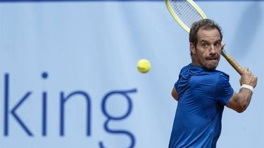 epa11481061 Richard Gasquet of France in action against Quentin Halys of France at the ATP Swiss Open tennis tournament in Gstaad, Switzerland, 16 July 2024.  EPA/PETER SCHNEIDER