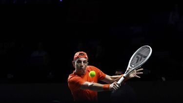 Netherlands' Tallon Griekspoor returns the ball against Italy's Jannik Sinner during the fourth men's single quarter-final tennis match between Italy and Netherlands of the Davis Cup tennis tournament at the Martin Carpena sportshall, in Malaga on November 23, 2023. 
JORGE GUERRERO / AFP