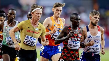 2023-08-24 19:10:17 BOEDAPEST - Mike Foppen in actie op de 5000 meter tijdens de zesde dag van de wereldkampioenschappen atletiek. ANP ROBIN VAN LONKHUIJSEN