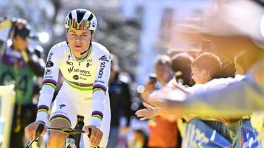 Belgian Lotte Kopecky of SD Worx-Protime reacts prior to the start of the women's race of the Tour of Flanders one day cycling race, 168,8 km with start and finish in Oudenaarde, on April 6, 2025. 
JASPER JACOBS / Belga / AFP