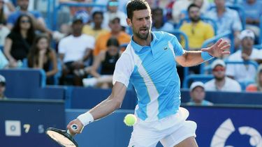 2023-08-20 18:23:31 epa10811119 Novak Djokovic of Serbia returns volley against Carlos Alcaraz of Spain during the final round of the Western and Southern Open at the Lindner Family Tennis Center in Mason, Ohio, USA, 20 August 2023.  EPA/MARK LYONS