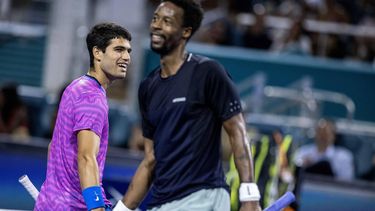 epa11243773 Carlos Alcaraz of Spain (L) speaks with Gael Monfils of France during the men's third round match of the 2024 Miami Open tennis tournament in Miami, Florida, USA, 25 March 2024.  EPA/CRISTOBAL HERRERA-ULASHKEVICH