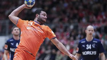 epa11062922 Samir Benghanem from the Netherlands during the men's handball match in the Norlys Golden League training tournament between Denmark and the Netherlands in Jyske Bank Arena in Odense, Denmark, 7 January 2024.  EPA/Claus Fisker DENMARK OUT
