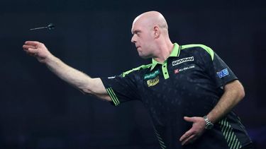 epa12610360 Michael van Gerwen of the Netherlands throws against Ireland’s William O'Connor during his second round World Darts Championships match at Alexandra Palace in London, Britain, 23 December 2025. The sporting event runs from 11 December 2025 to 03 January 2026.  EPA/ANDY RAIN
