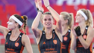 2022-07-16 20:11:15 TERRASSA - Spelers Eva de Goede en Lidewij Welten van Nederland (l-r) vieren de 1-0 winst in de halvefinalewedstrijd tussen Nederland en Australie op het WK hockey. Nederland bereikt de finale van het WK. ANP WILLEM VERNES