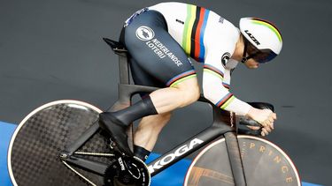 HEUSDEN-ZOLDER - Baanwielrenner Harrie Lavreysen in actie in de kwalificatie sprint tijdens de derde dag van de Europese kampioenschappen baanwielrennen in Belgie. ANP BAS CZERWINSKI