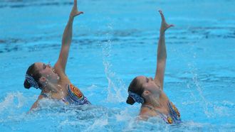 epa11406404 Bregje Maria Antonia de Brouwer and Noortje Johanna Cornelia de Brouwer of the Netherlands compete in the Duet Free final of the artistic swimming at the European Aquatics Championships Belgrade 2024, in Belgrade, Serbia, 12 June 2024.  EPA/ANDREJ CUKIC
