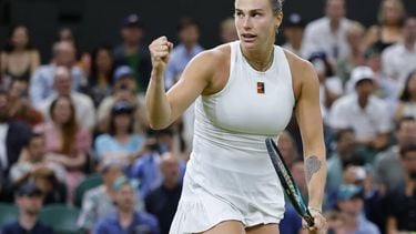 epa12216532 Aryna Sabalenka of Belarus celebrates winning her Women's Singles 3rd round match against Emma Raducanu of Britain at the Wimbledon Championships, Wimbledon, Britain, 04 July 2025.  EPA/TOLGA AKMEN  EDITORIAL USE ONLY
