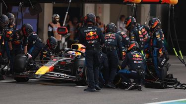 Red Bull Racing's Dutch driver Max Verstappen stops in his pit for a penalty during the Mexico City Grand Prix at the Hermanos Rodriguez racetrack, in Mexico City on October 27, 2024.  
CARLOS PEREZ GALLARDO / POOL / AFP