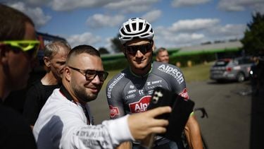 epa12212047 Dutch rider Mathieu van der Poel of team Alpecin-Deceuninck attends a training session before the start of the Tour de France cycling in Lillle Metropole, France, 03 July 2025.  EPA/MARTIN DIVISEK