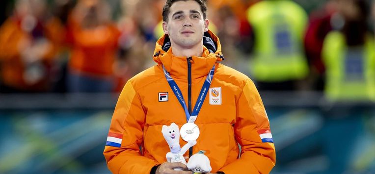 MILAAN - Jenning de Boo tijdens de medailleceremonie van 1.000 meter bij het langebaanschaatsen in het Milano Speed Skating Stadium op de Olympische Winterspelen van Milaan. SEM VAN DER WAL / ANP