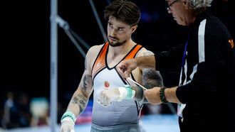 ANTWERPEN - Casimir Schmidt en coach Dirk van Meldert in actie tijdens de kwalificaties voor de wereldkampioenschappen turnen. ANP IRIS VAN DEN BROEK