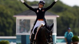 epa11524695 Dinja van Liere of Netherlands riding Hermes reacts after competing in the Dressage Individual Grand Prix Freestyle of the Equestrian Dressage competitions in the Paris 2024 Olympic Games, at the Chateau de Versailles in Versailles, France, 04 August 2024.  EPA/CAROLINE BREHMAN