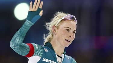 HEERENVEEN - Marijke Groenewoud reageert na de 1.500m dames in ijsstadion Thialf. Het langebaanseizoen start met dit driedaagse kwalificatietoernooi voor de wereldbeker. ANP VINCENT JANNINK