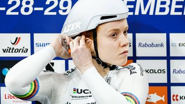 APELDOORN - Hetty van de Wouw voor de start van het onderdeel tijdrit tijdens de tweede dag van de Nederlandse Kampioenschappen baanwielrennen in Omnisport Apeldoorn. ANP VINCENT JANNINK