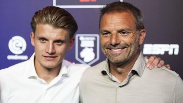 UTRECHT - Sem Steijn en vader Maurice Steijn komt aan voor de uitreiking van de vijfde editie van de Eredivisie Awards. ANP FREEK VAN DEN BERGH
