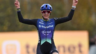 Dutch rider Lucinda Brand celebrates as she crosses the finish line to win the women's elite at the 'Jaarmarktcross' cyclocross cycling event part of the Superprestige competition, in Niel on November 11, 2025. 
DAVID PINTENS / Belga / AFP
