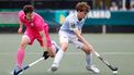 DEN BOSCH - Hockeyer Teun Hogenhout (R) van Bloemendaal in in duel met  hockeyspeler Sean Murray (L) van Gantoise tijdens de Euro Hockey League finale. ANP BAS CZERWINSKI
