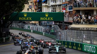 MONACO - Max Verstappen (Red Bull Racing) gaat aan kop tijdens de start van de Grote Prijs van Monaco. ANP REMKO DE WAAL