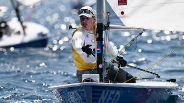 Netherlands' Marit Bouwmeester competes in race 9 of the women’s ILCA 6 single-handed dinghy event during the Paris 2024 Olympic Games sailing competition at the Roucas-Blanc Marina in Marseille on August 5, 2024.  
Christophe SIMON / AFP