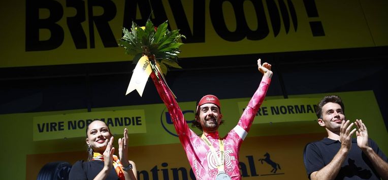 epa12229694 Irish rider Ben Healy of EF Education - EasyPost team celebrates on the podium after winning the 6th stage of the Tour de France cycling race over 201.5km from Bayeux to Vire Normandie, France, 10 July 2025.  EPA/MARTIN DIVISEK