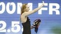 epa12276887 Marrit Steenbergen of Netherlands waves to the crowd after winning gold medal in the Women’s 100m Freestyle final at the World Aquatics Championships Singapore 2025 in Singapore, 01 August 2025.  EPA/RUNGROJ YONGRIT