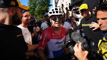 epa11457466 Dutch rider Dylan Groenewegen of Team Jayco AlUla reacts after crossing the finish line and winning the sixth stage of the 2024 Tour de France cycling race over 163km from Macon to Dijon, France, 04 July 2024.  EPA/DANIEL COLE / POOL