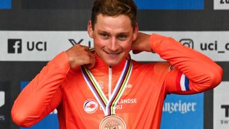 Third-placed Netherlands' Mathieu van der Poel celebrates during the podium ceremony of the men's Elite Road Race cycling event as part of the UCI 2024 Road World Championships, in Zurich, on September 29, 2024. 
Fabrice COFFRINI / AFP