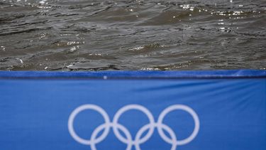 This photograph shows Olympic rings on the venue of the swimming portion of the Paris 2024 Olympic Games triathlon on the banks of the Seine, on July 30, 2024. The Paris Olympics men's triathlon was postponed just hours before it was due to get under way on July 30 after water quality tests on the River Seine revealed it was still too dirty for swimming, organisers said.
Thibaud MORITZ / AFP