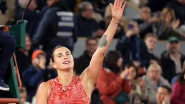 epa11383485 Aryna Sabalenka of Belarus reacts after winning her Women's Singles 3rd round match against Paula Badosa of Spain during the French Open Grand Slam tennis tournament at Roland Garros in Paris, France, 01 June 2024.  EPA/TERESA SUAREZ